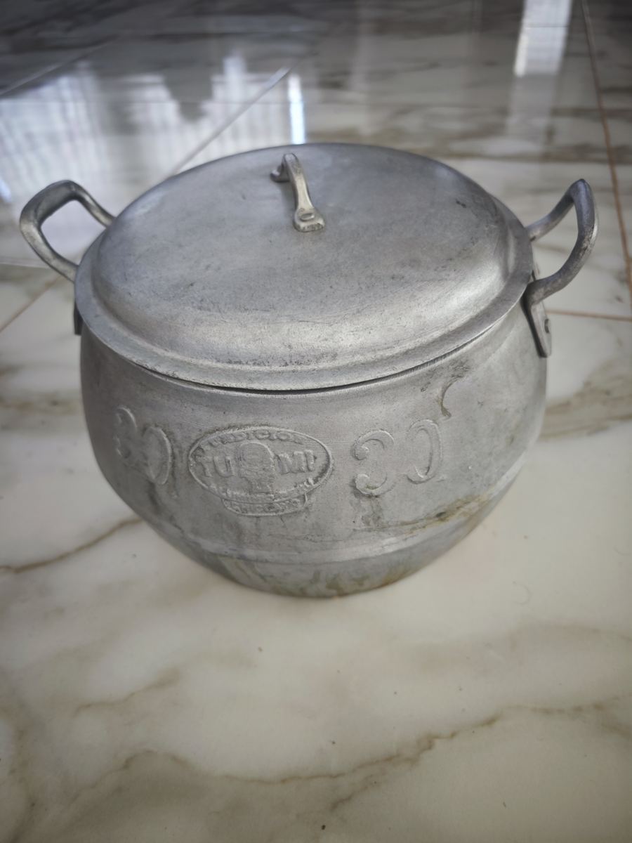 Olla de aluminio fundido N° 30 (15 litros) con tapa