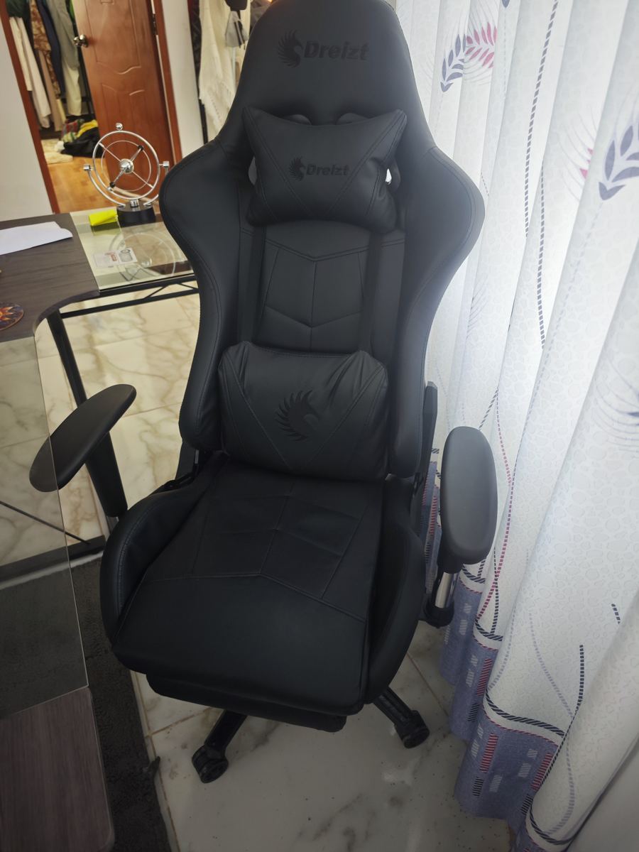 Silla gamer Dreizt con reposapiés